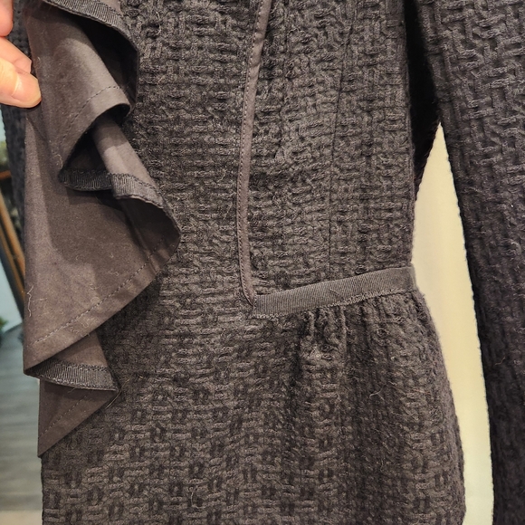 Gorgeous Ruffled Tailored Blazer Jacket Ann Taylor Loft Size 4 Black Lined - Picture 3 of 5